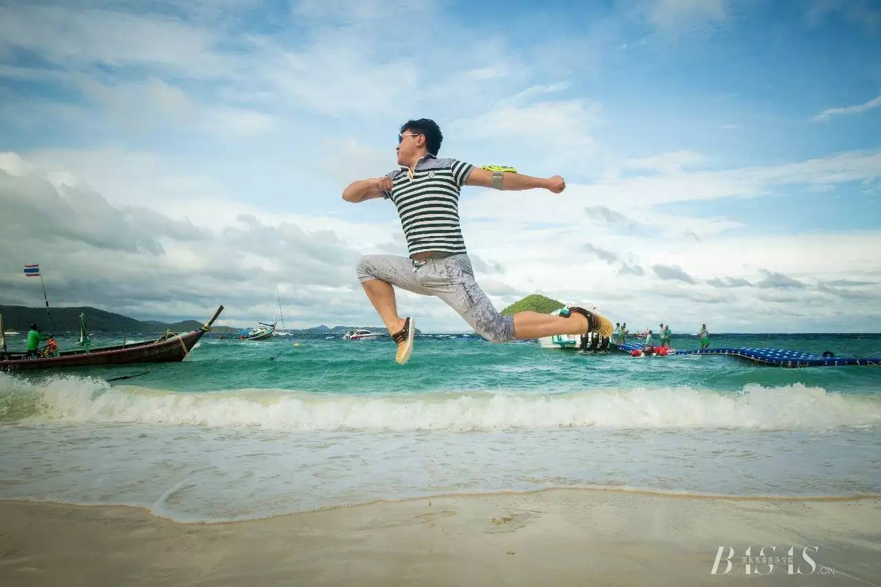 开元棋牌网页-泰国冠军回家下跪